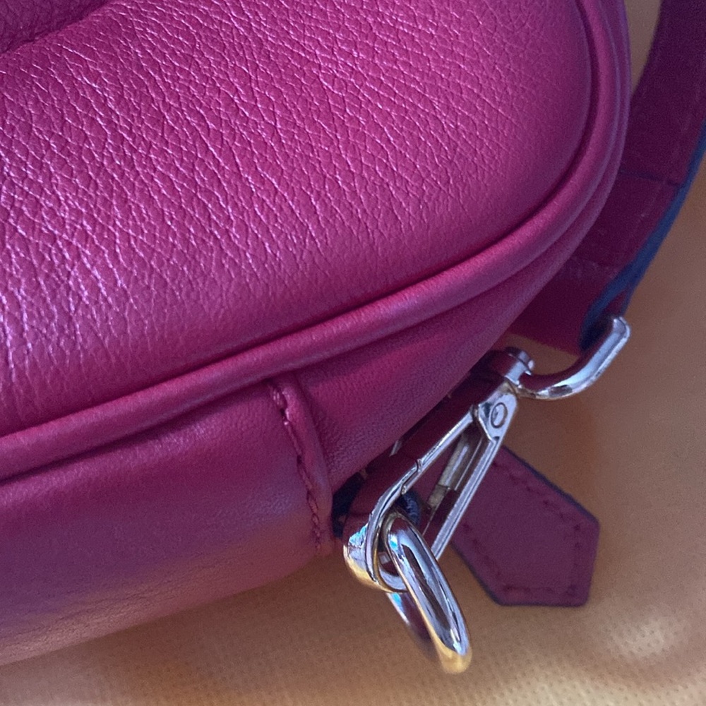 Mia Signature Leather Crossbody Bag Valentino by Mario Valentino. - Picture 6 of 8
